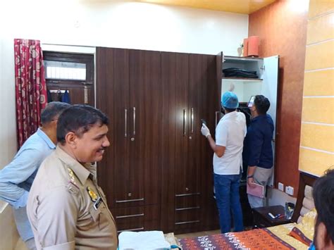 20 Lakh Stolen By Breaking The Lock Of The Room कमरे का ताला तोड़कर