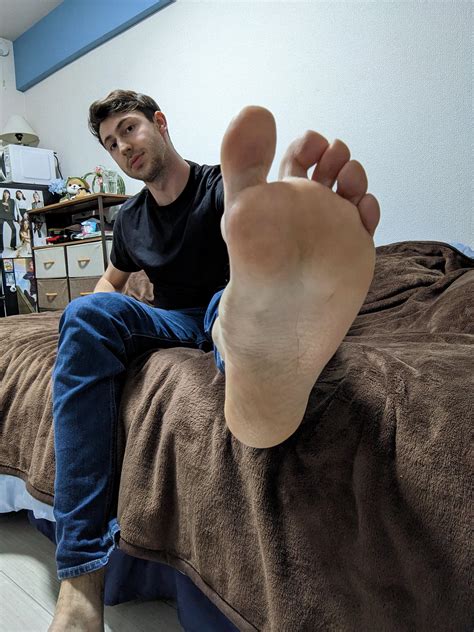 Warning: these toes are highly suckable : r/feetboys