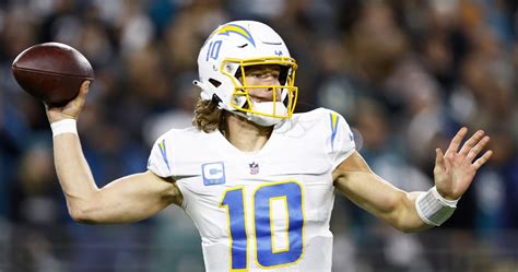 Report Justin Herbert Chargers Agree To Year M Contract Nfl