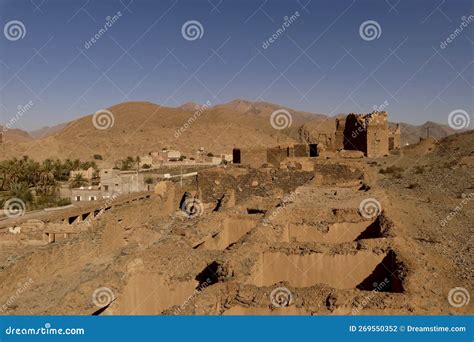 Berberer Dorf Ait Mansour Tal Tor Zu Den Gleichnamigen Schluchten