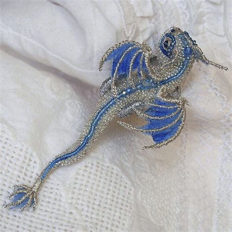 Великолепные броши из бисера | Beaded jewelry, Dragon jewelry, Beaded ...