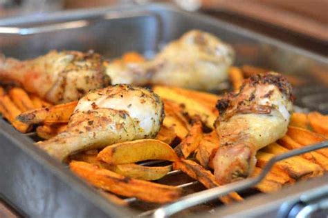 Hühnerkeulen mit Süßkartoffel Pommes AlleKochen