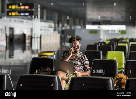 Airplan wait hi-res stock photography and images - Alamy
