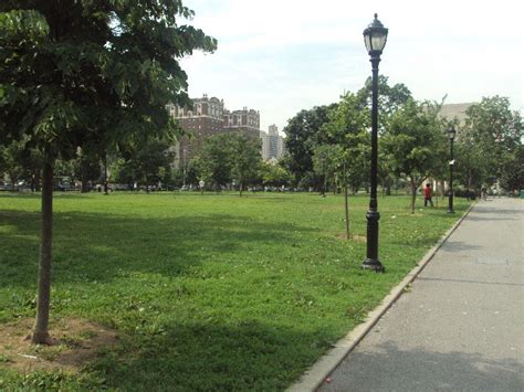 Joyce Kilmer Park Highlights : NYC Parks