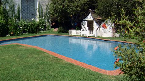 Rare look at Walt Disney's family house in Los Feliz, Los Angeles ...