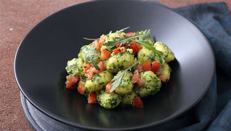 Gnocchi Pesto Pomodoro Rucola Ricetta Semplice E Veloce