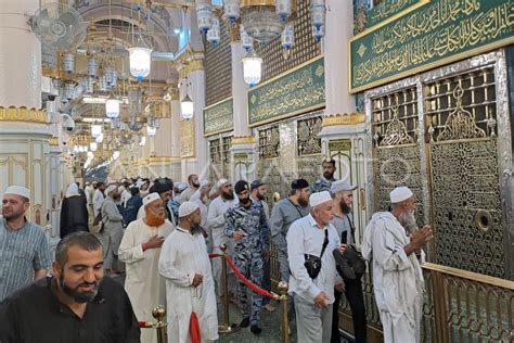 Ziarah Makam Rasulullah SAW ANTARA Foto