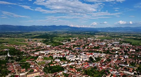 Ora Ul Din Rom Nia Unde Grijile Sunt Mai Mici Aici Un Apartament Cost