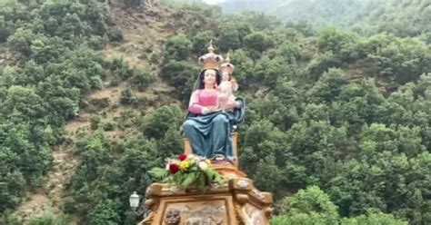 La Madonna Di Polsi In Preghiera Per Sanare Le Ferite