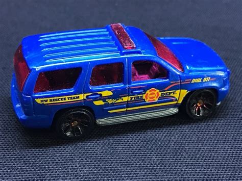 HOT WHEELS 07 Chevy Tahoe Fire Vehicle Collectable Scale 1 64 EUR 4 84 PicClick FR