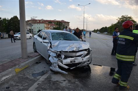 Konya da iki otomobil çarpıştı 15 yaralı Son Dakika Haberleri