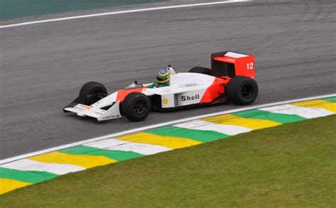 Olhos no retrovisor Há cinco anos Bruno Senna apresentava McLaren