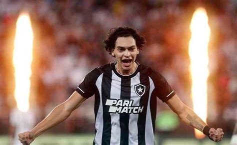 Botafogo Vence Atl Tico Mg Mant M E Retoma Lideran A Do