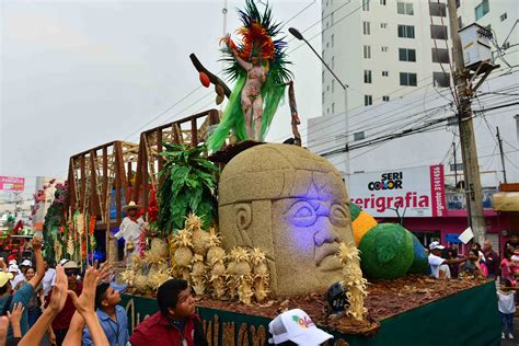 Fotogaler A As Se Vivi El Desfile De Carros Aleg Ricos