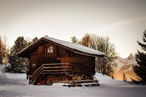 12 Cozy Cabin Getaways for a Winter Staycation | Briggs & Riley