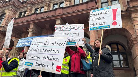 13 000 Unterschriften gegen Kürzungen im Sozialetat in Wiesbaden