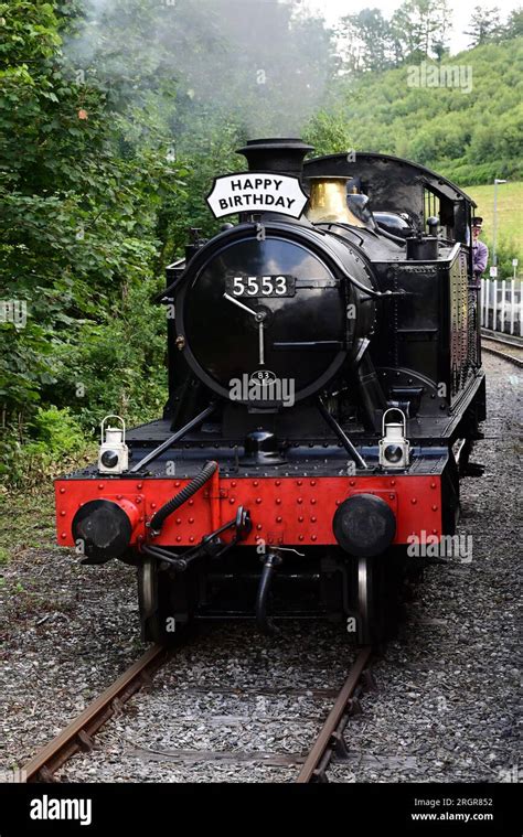 Carrying A Happy Birthday Headboard GWR Class 4575 Small Prairie Tank