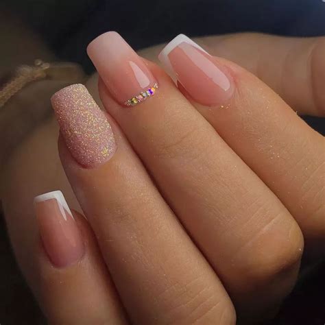 Elegancia Desnuda Descubre las Maravillas de las Uñas Decoradas con Esmaltes Nude Nailart Masters