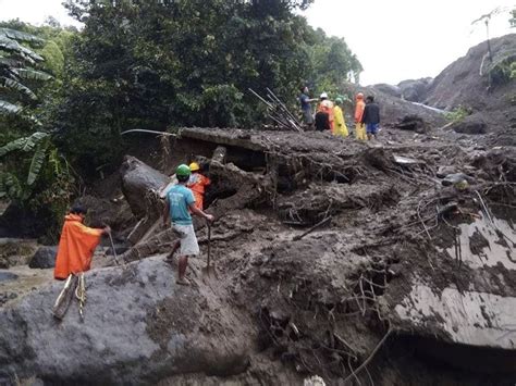 Mountain Province landslide crashes on DPWH building