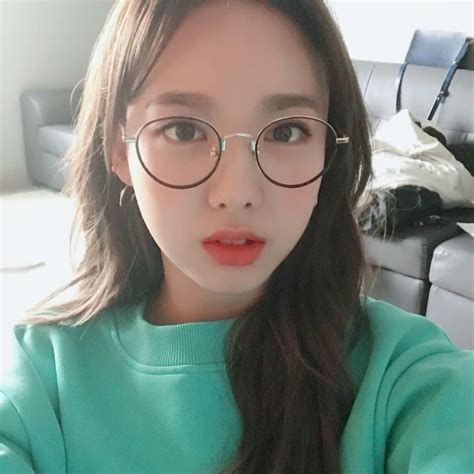 Times Twice S Nayeon Looked Drop Dead Gorgeous In Glasses Koreaboo