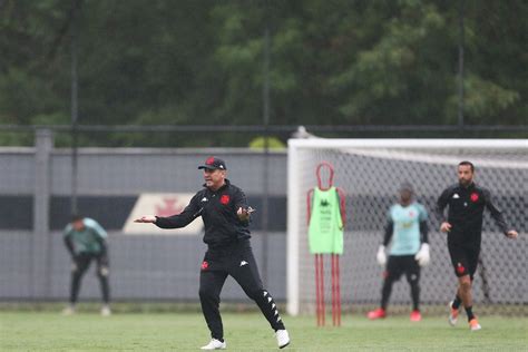 Escala O Do Vasco Sem Desfalques Jorginho Pode Repetir Time Contra O