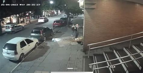 Video así le arrebataron el celular a un joven en pleno microcentro