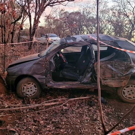 Mgc Carro Bate Em Rvore E Motorista Morre No Local Rede Gazeta