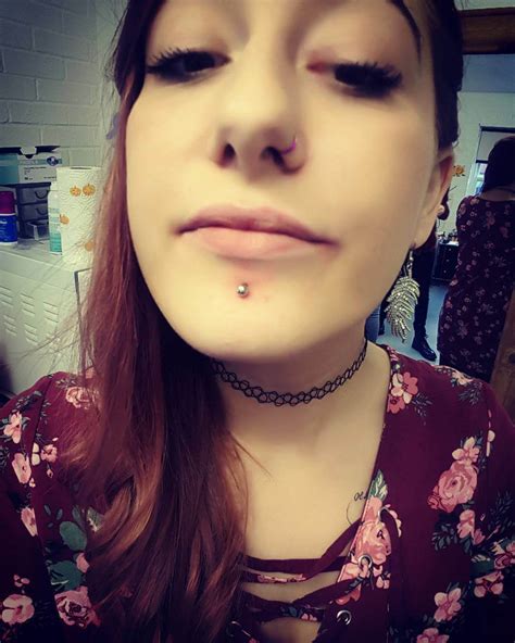 Labret Piercing 60 Ideas Pain Level Healing Time Cost Experience