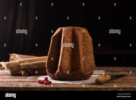 Pandoro Italian Christmas cake Stock Photo - Alamy