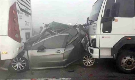 Dos Muertos Y Varios Heridos Por Choque En Cadena Un Auto Qued