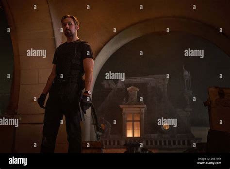 gray man  ryan gosling anthony russo dir joe russo dir