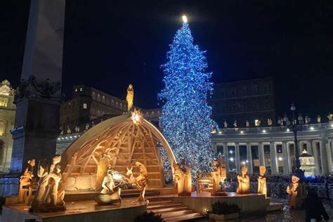 Il Papa incontriamo Gesù nel presepe per farci stupire dalla sua