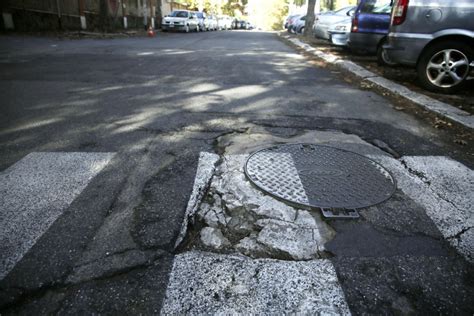 Maltempo Dopo Il Violento Temporale Buche E Voragini Le Strade