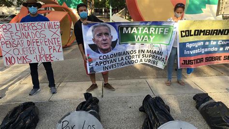 Grupo Colombiano Tilda De Escándalo Llamar Calle De Miami “alvaro Uribe