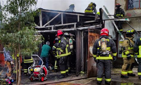 Incendio Estructural Destruye Vivienda De Un Piso En Cerro Navia