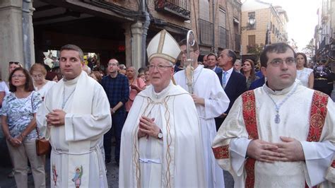 Alcal Se Ech A La Calle Para Acompa Ar A La Virgen Del Val En Su