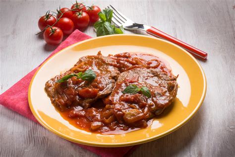 Cómo hacer bifes de cuadril a la salsa de tomates Minerva