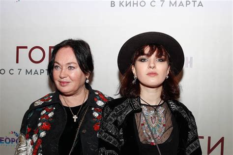 Третью неделю Лариса Гузеева борется с подкосившей её заразой не на ...