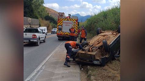 A Gazeta Duas Pessoas Ficam Feridas Após Carro Capotar Na Br 262 Em