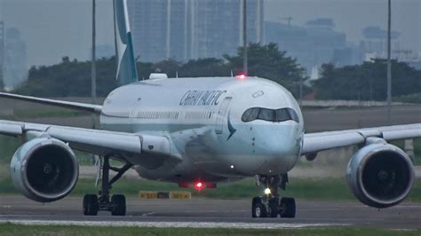 Close Up Pesawat Cathay Pacific Eva Air Take Off Di Bandara Soekarno