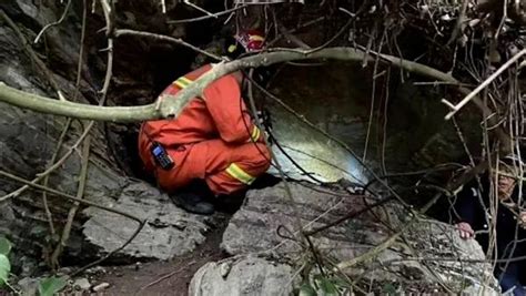 柳州一女子和老公吵架后赌气上山，饿两天后爬不出山洞报警七环视频澎湃新闻 The Paper