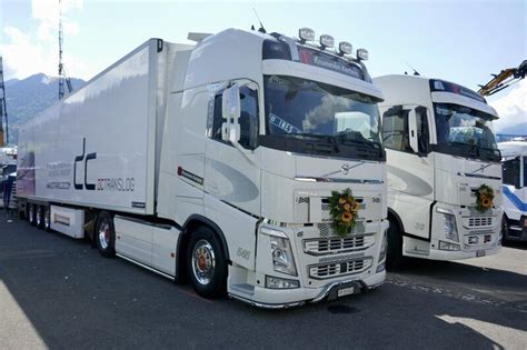 Zwei Volvo Sattelschlepper Von Krummen Kerzers Am 26 6 22 Beim Trucker