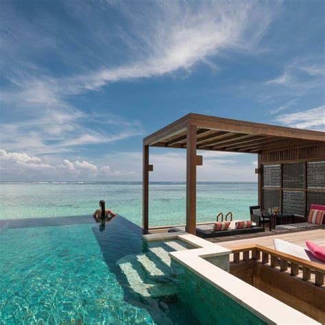 Four Seasons Kuda Huraa - AWAVE Travel