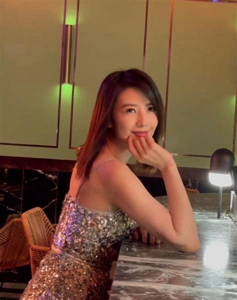 Goddess Gao Yuanyuan Is Too Naughty Sexy Sequin Skirt Wearing Wool