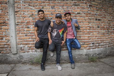 Jóvenes oaxaqueños cantan rap zapoteco para preservar la cultura indígena