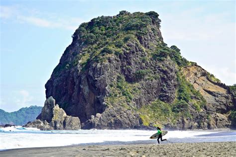 National Surfing Championships Return To Piha For Th Celebration