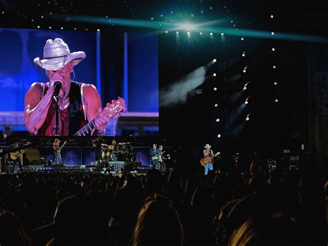 Kenny Chesney Here And Now Tour 2022 In 2022 Kenny Chesney Then And