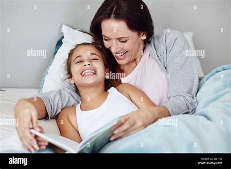 Familie schlafenszeit Fotos und Bildmaterial in hoher Auflösung Alamy