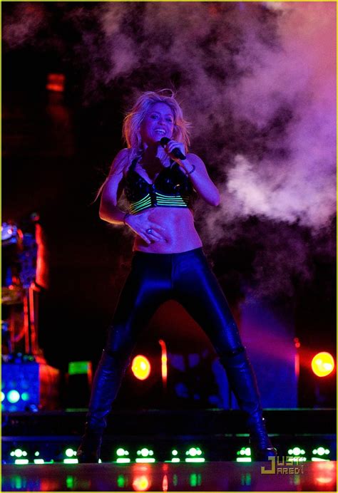 Shakira Shakes It In Barcelona Photo Shakira Photos Just