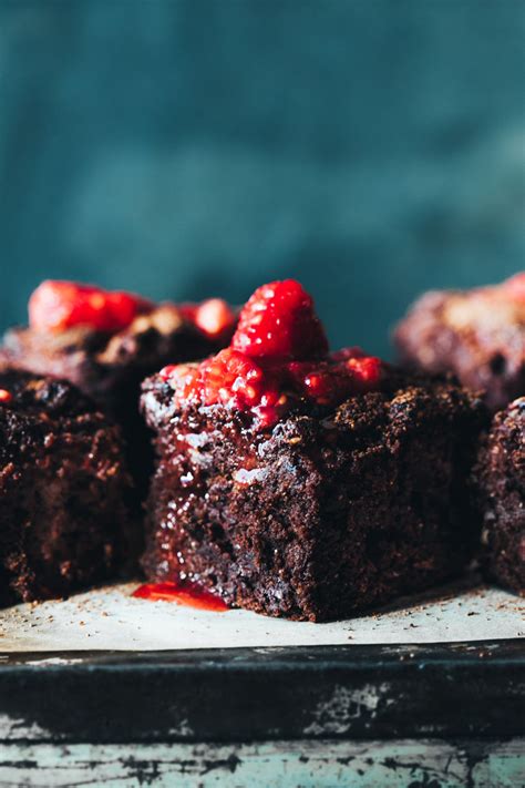 BROWNIE VEGANO CON FRAMBUESAS